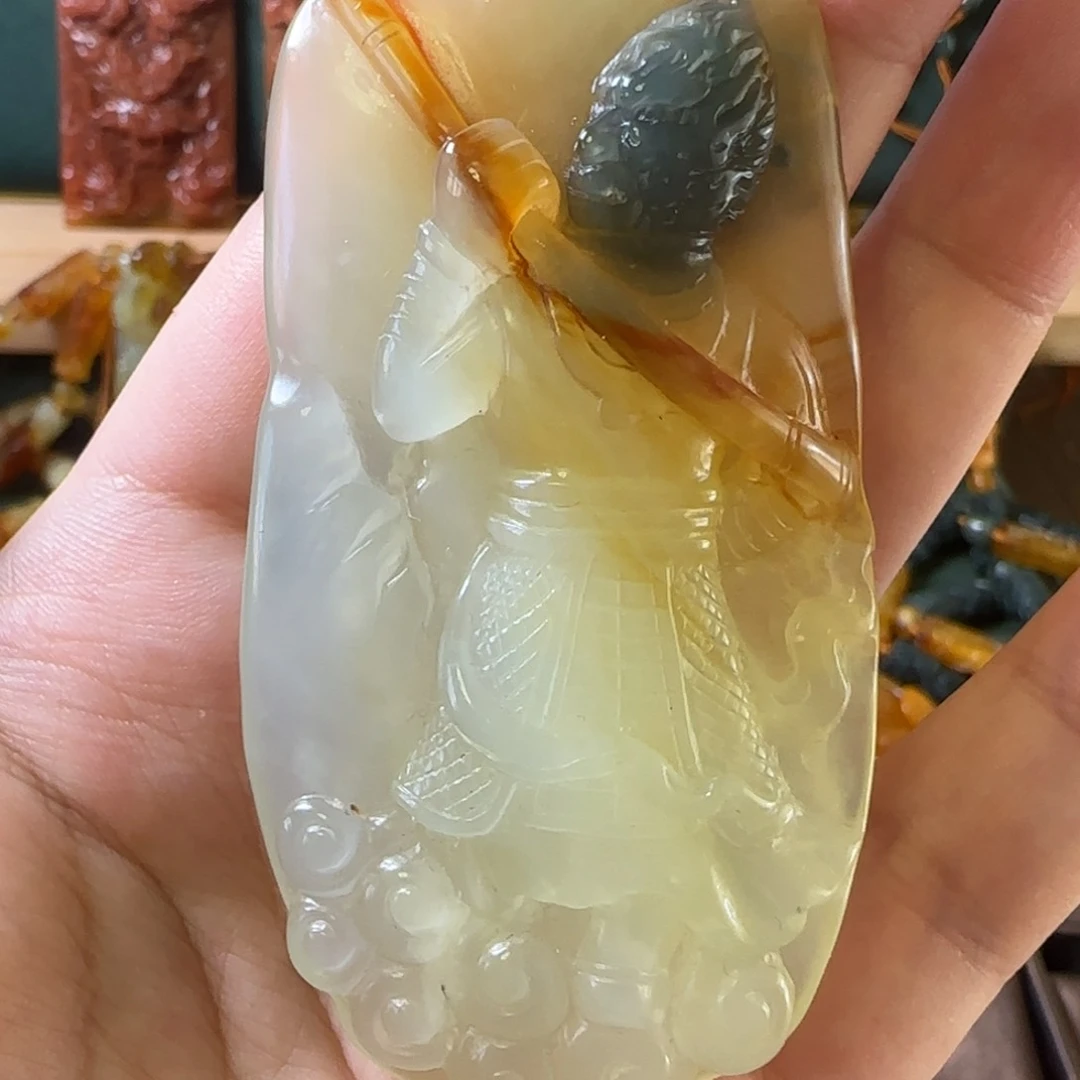 蛇纹石玉颈饰合金