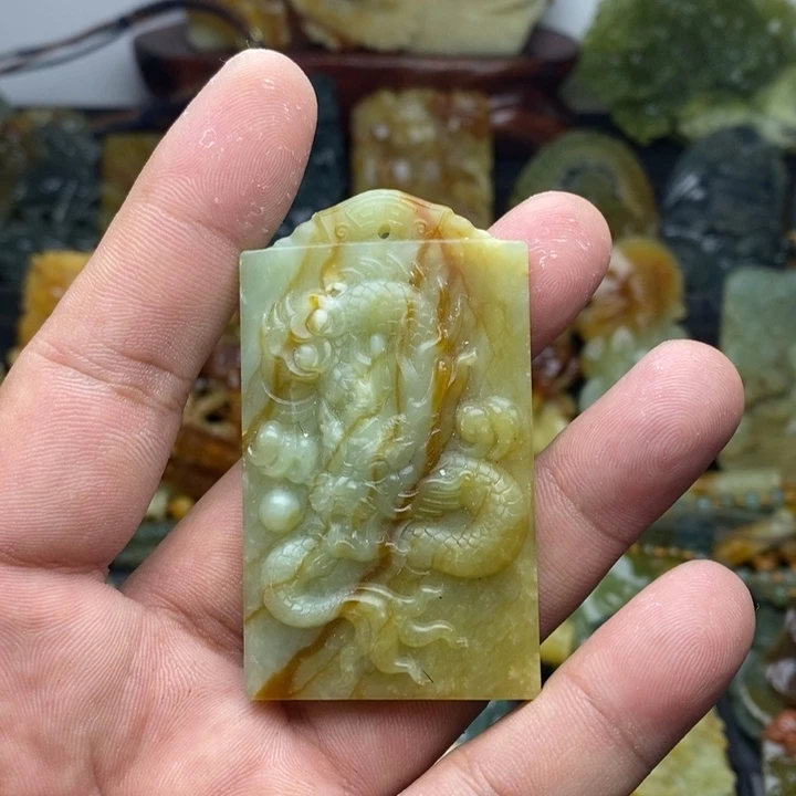 蛇纹石玉未镶嵌颈饰
