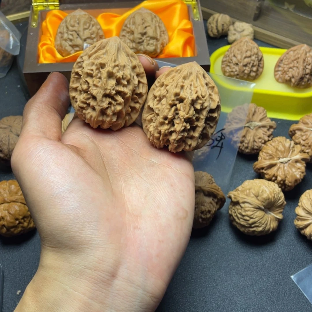 叨***哥吊坠文玩核桃鸡心