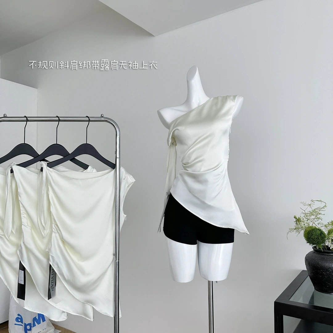 法式缎面不规则斜肩绑带露肩无袖上衣女夏2025新款背心T恤