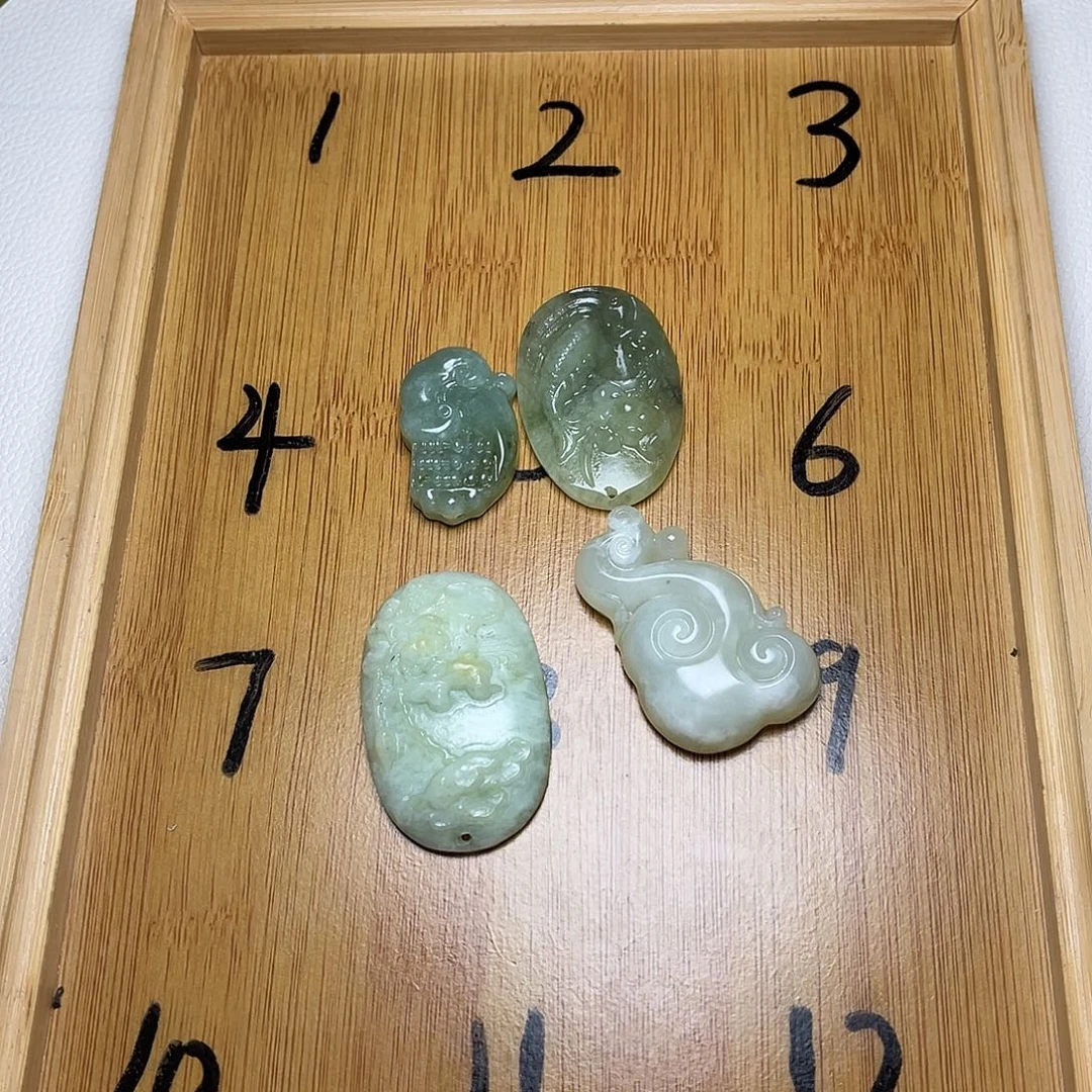 二***末蛇纹石玉未镶嵌颈饰