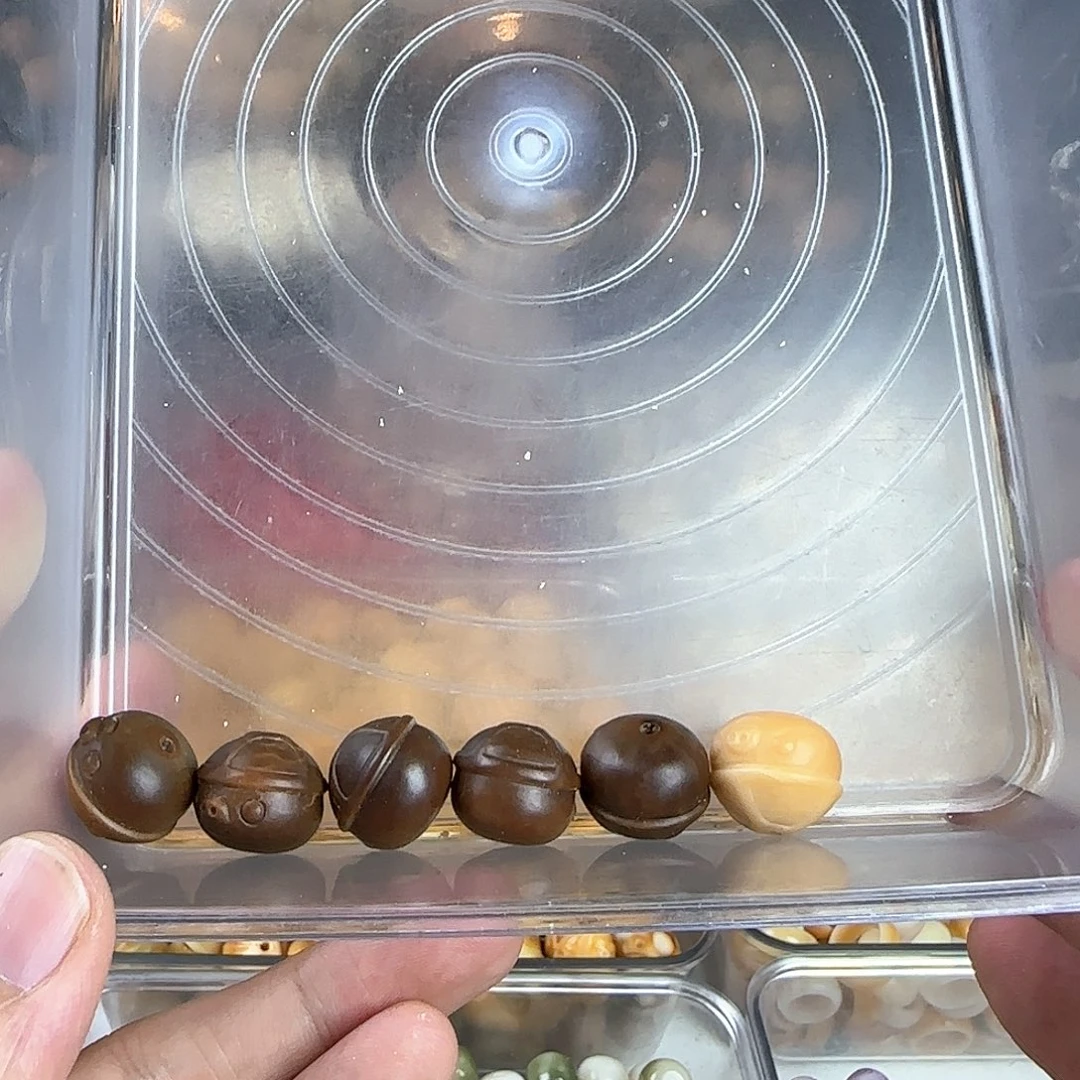 菩提根/象牙果吊坠用****8瑕疵猪猪侠6颗