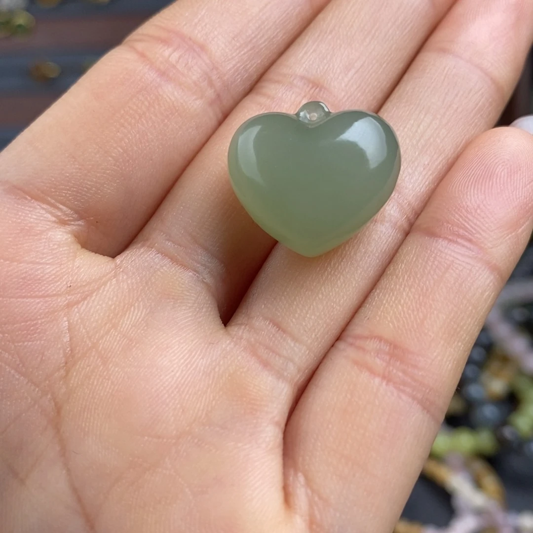 和田玉冰晴绿爱心未镶嵌