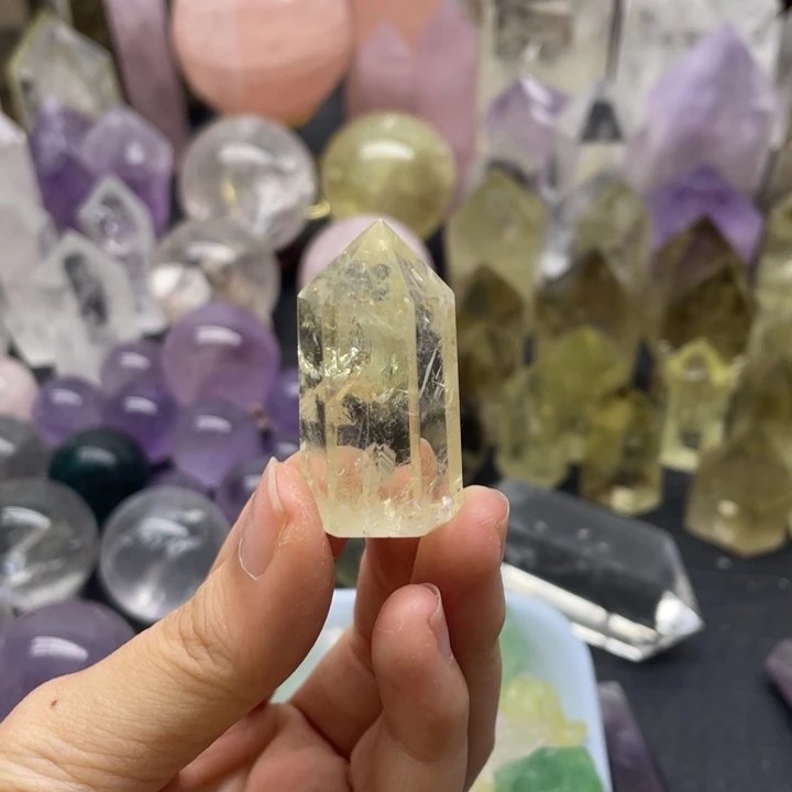 20未镶嵌水晶三*?黄水柱