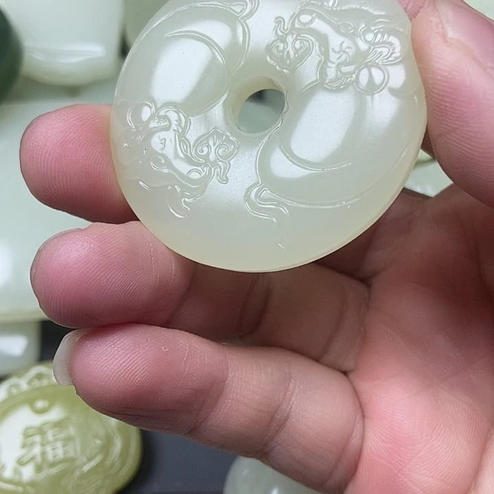 和田玉（青白玉）未镶嵌颈饰