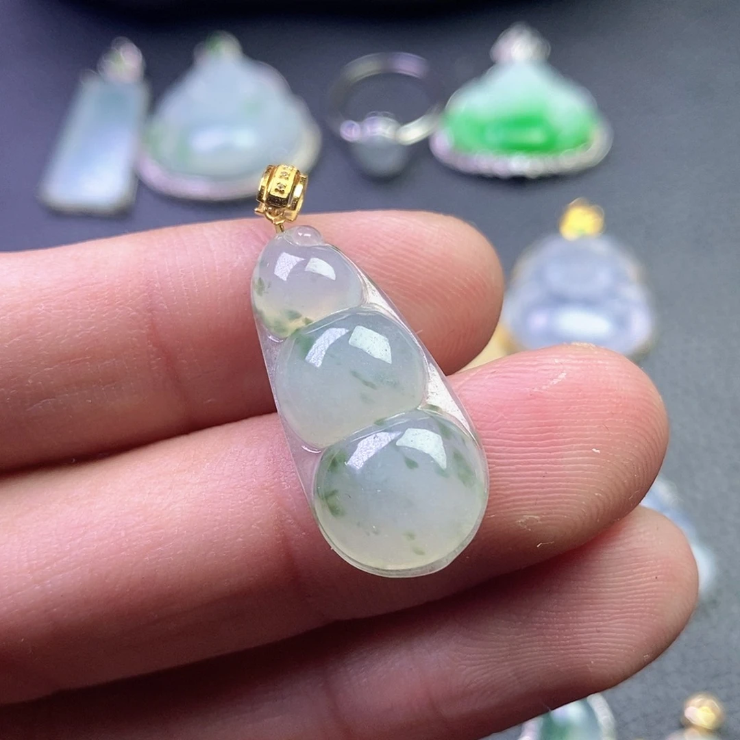 颈饰18K金镶嵌翡翠