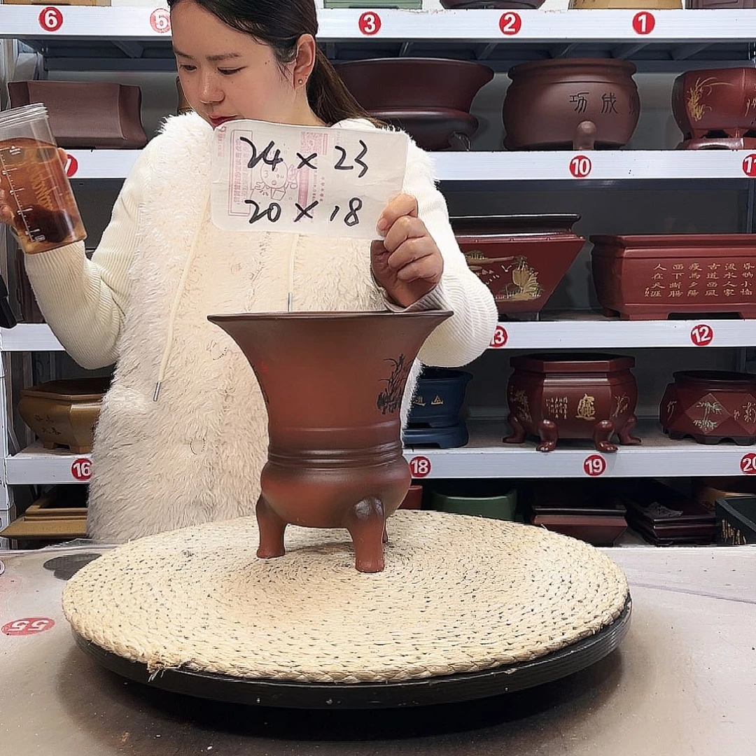 紫砂花盆紫砂花盆中