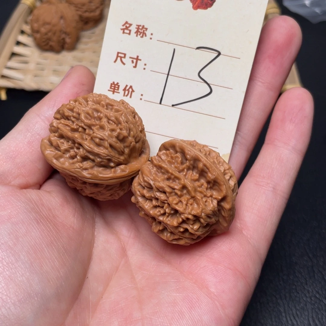 文玩核桃把件荔枝纹34尺13