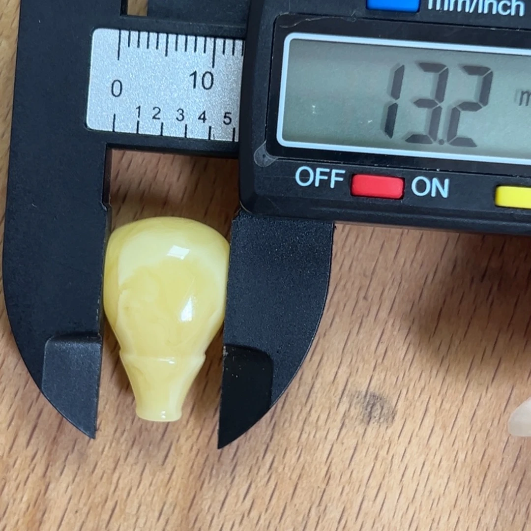 裸石琥珀未镶嵌三通