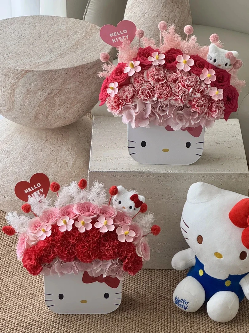 新款520女神节鲜花花束HelloKitty抱抱桶爱心蝴蝶猫抱抱桶圆筒