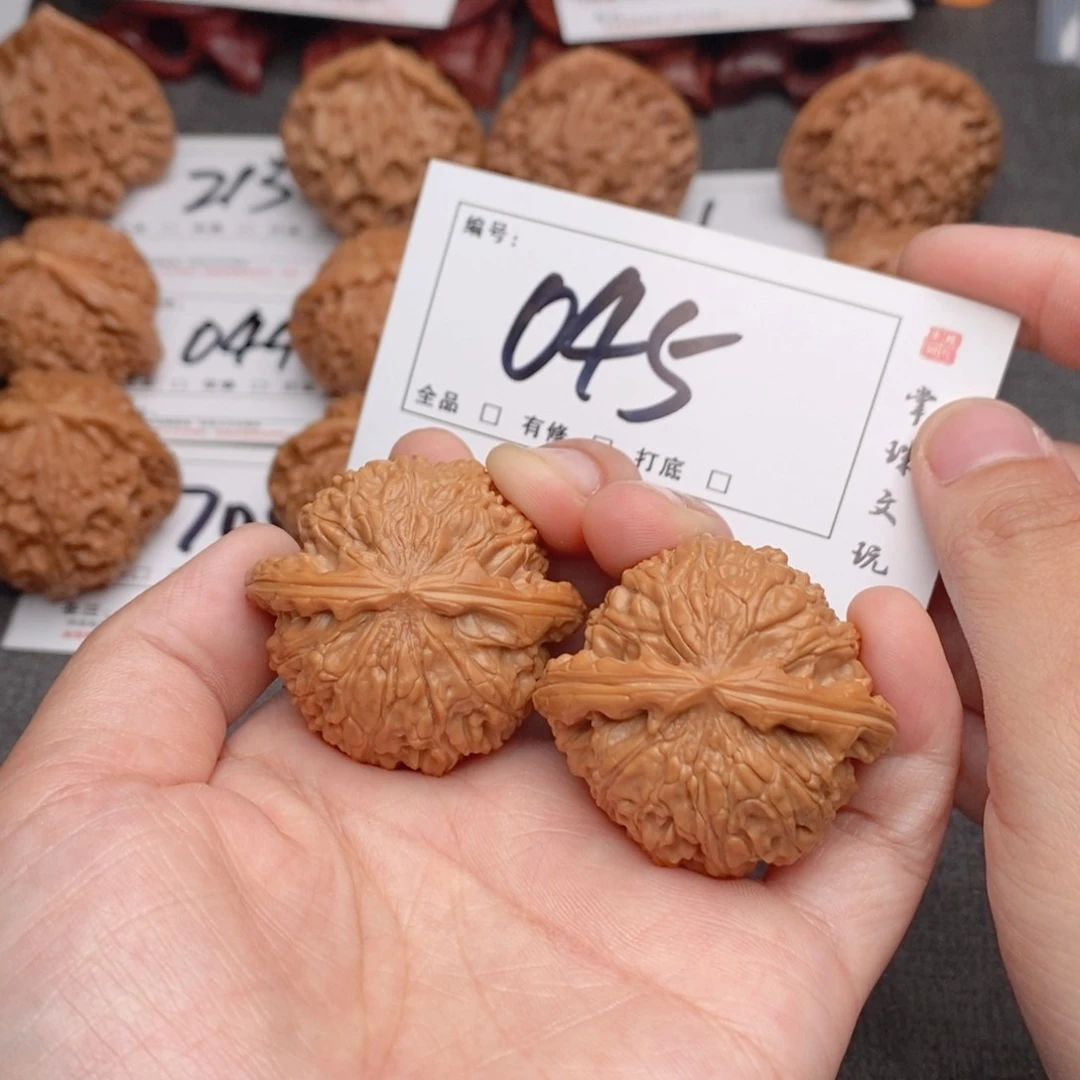 文玩核桃吊坠40白狮子045