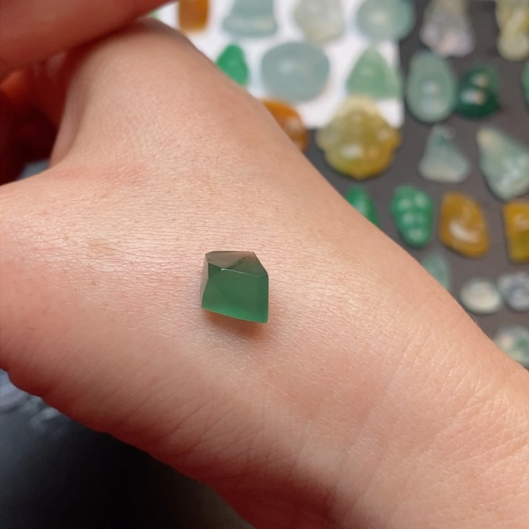 定制翡翠未镶嵌笃**行切割面