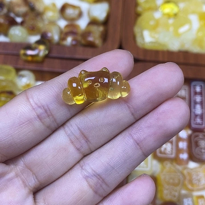 橄榄核吊坠牛角包128