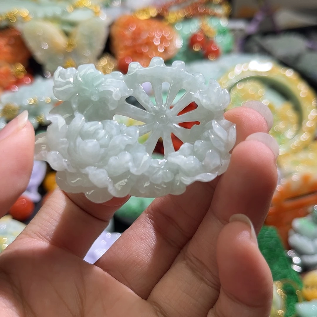 翡翠未镶嵌颈饰待编织