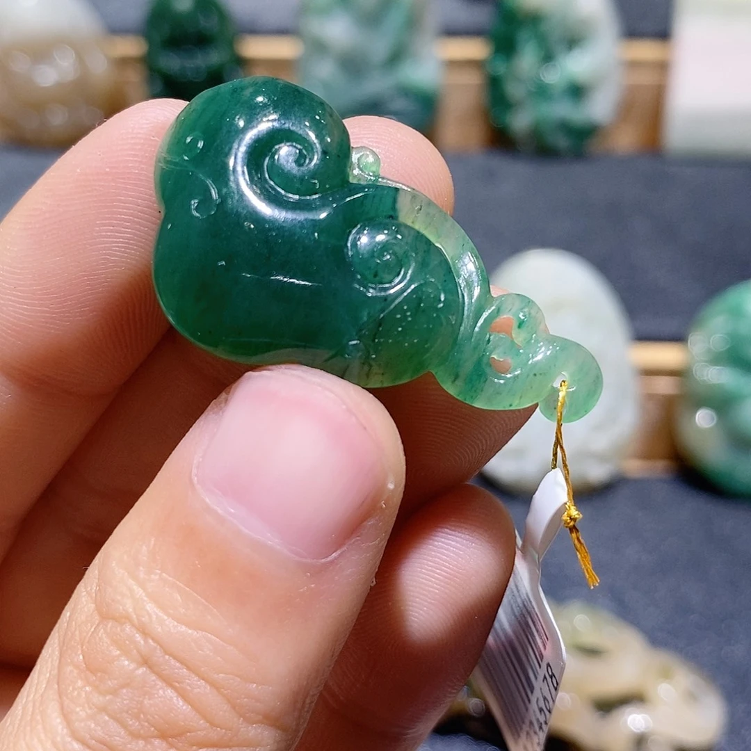 独山玉未镶嵌吊坠