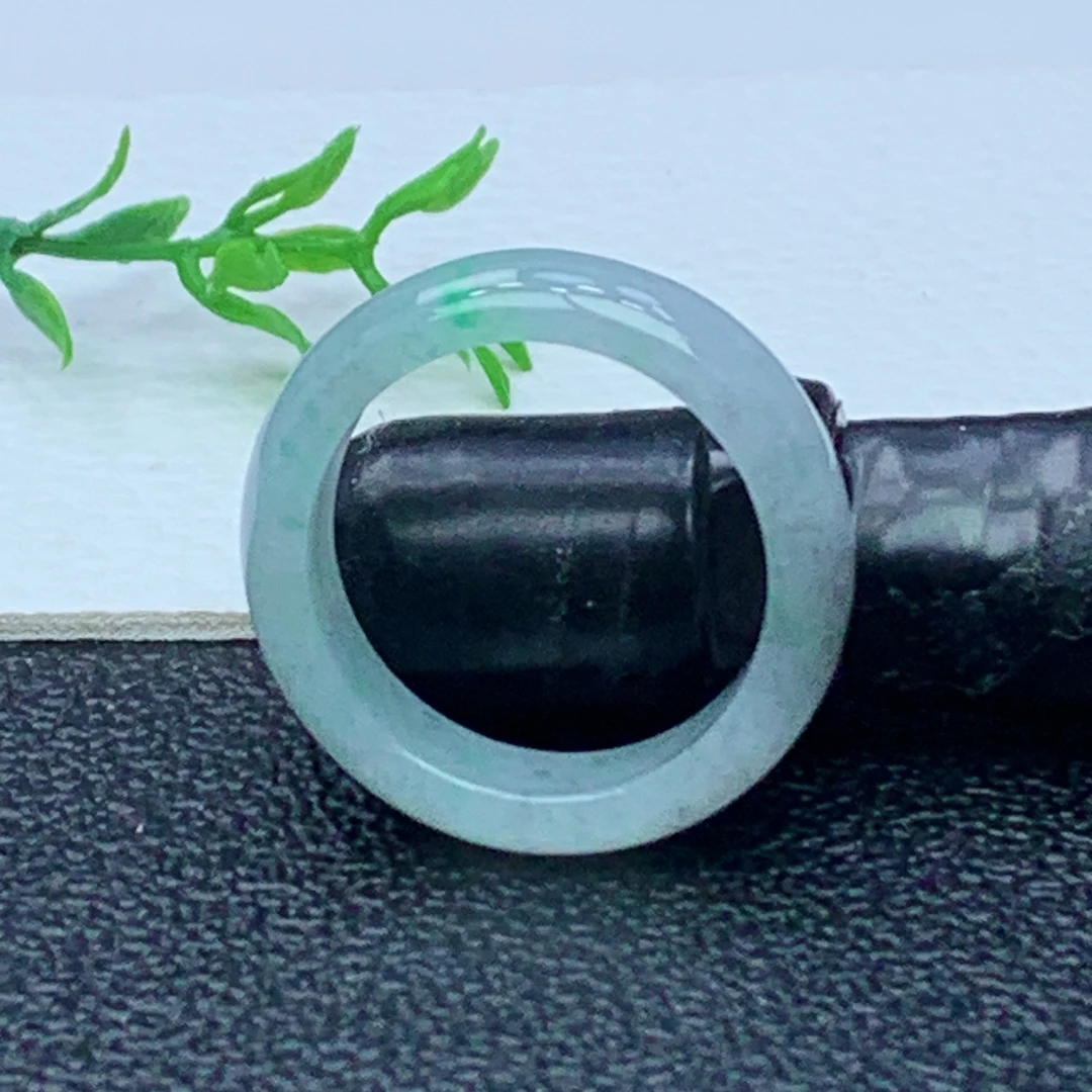 缅甸天然A货翡翠  紫乌鸡带翠素面玉戒圈戒指 内径 19mm 编号1314