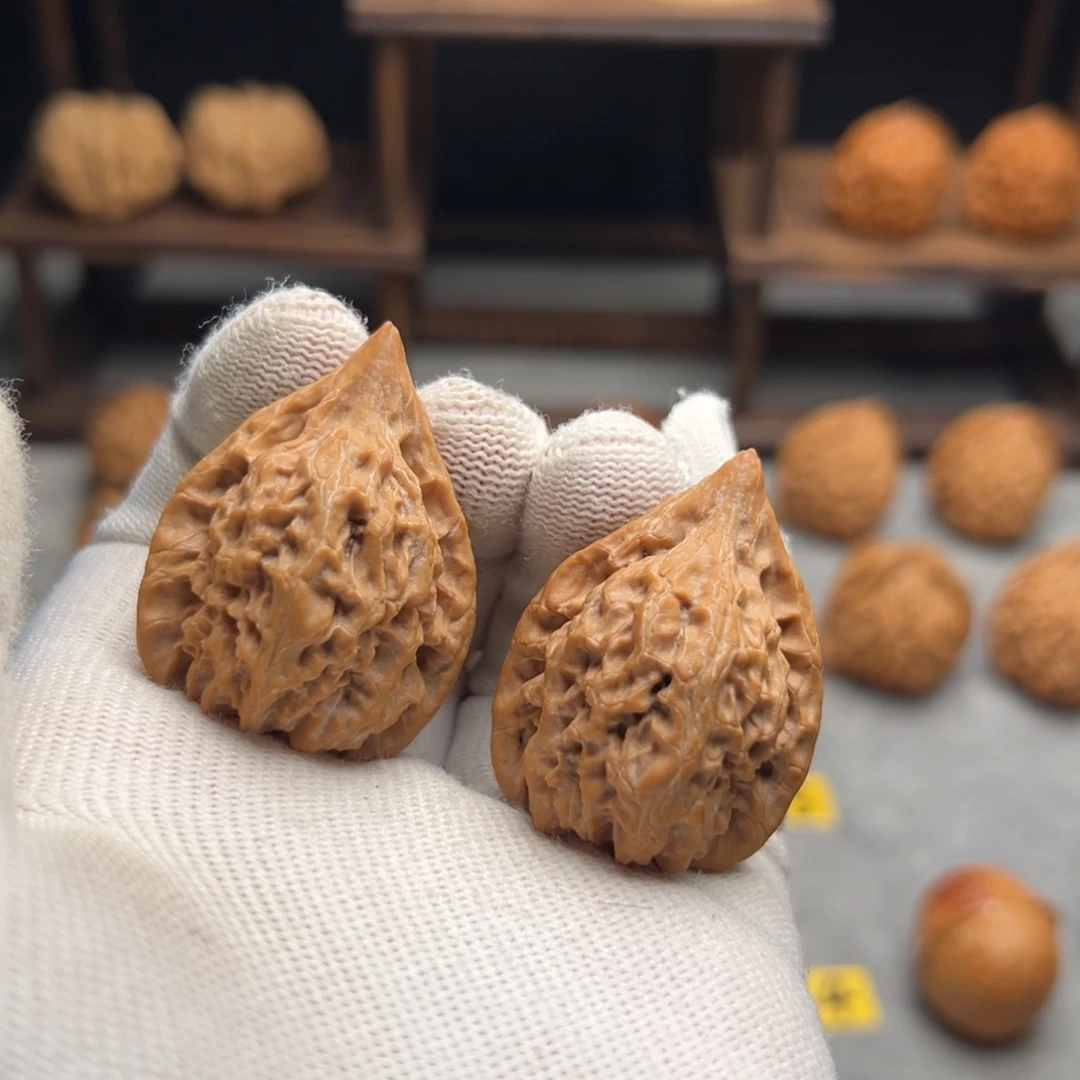 桃核吊坠L*2两对机关枪，小帽