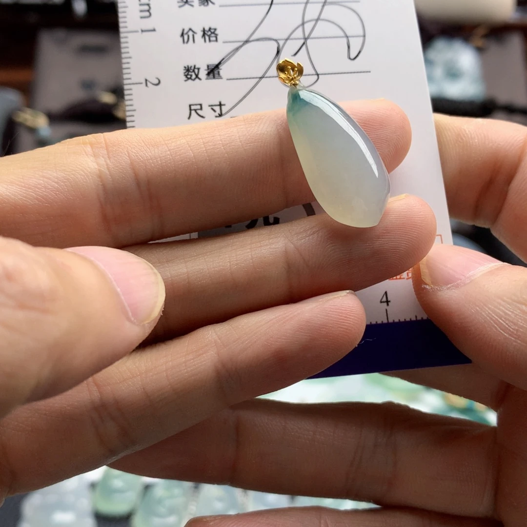 翡翠未镶嵌颈饰吊坠