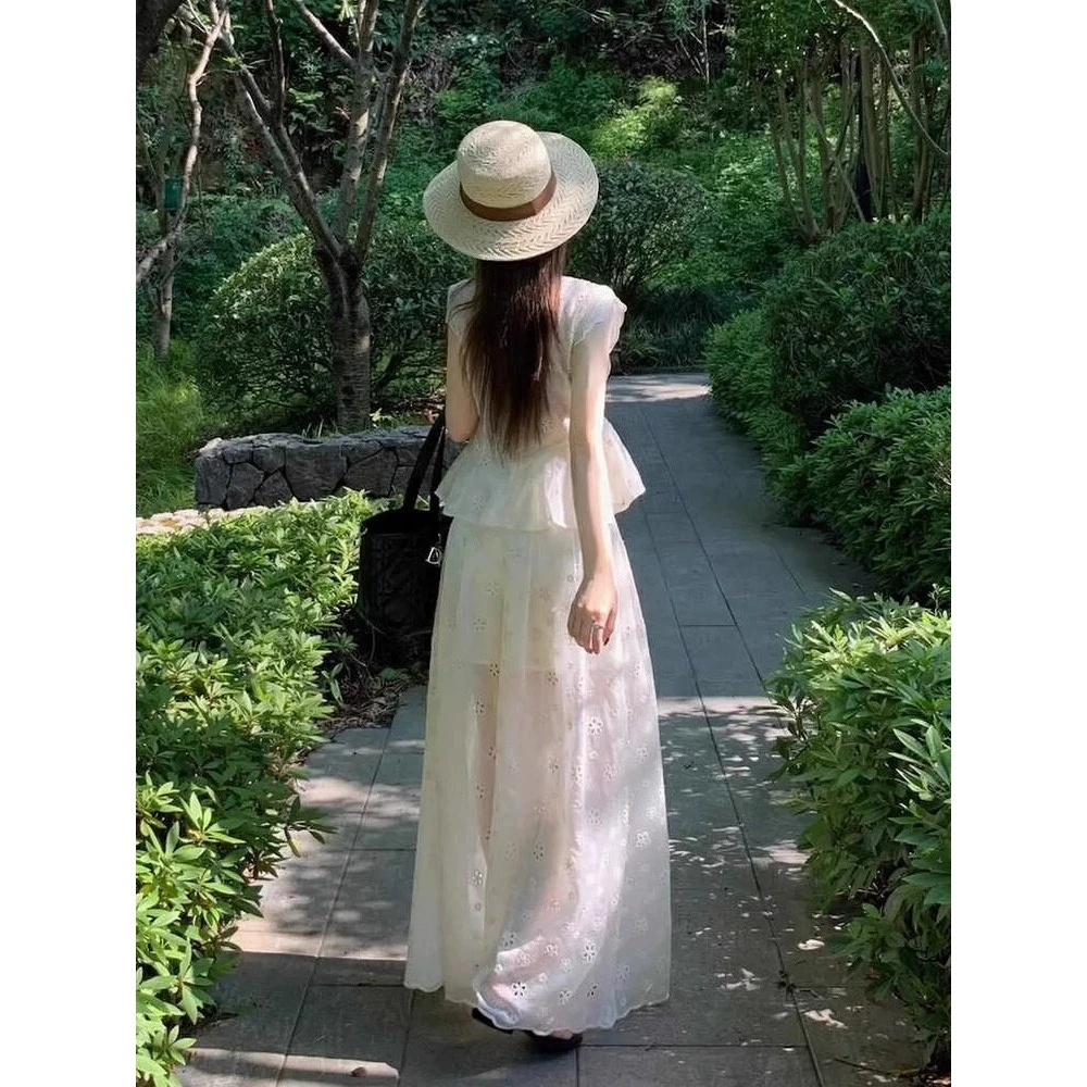 夏季搭配一整套大码胖m镂空刺绣蕾丝V领上衣阔腿裤时尚独特套装女