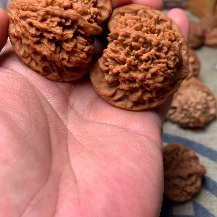 匹***曹桃核吊坠满天星好看
