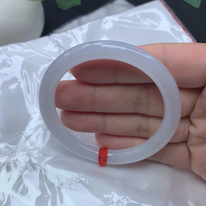 翡翠手镯（圆镯）未镶嵌5353545454