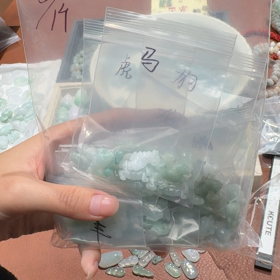 未镶嵌挂件翡翠福利1个，不包邮，拍邮费发货