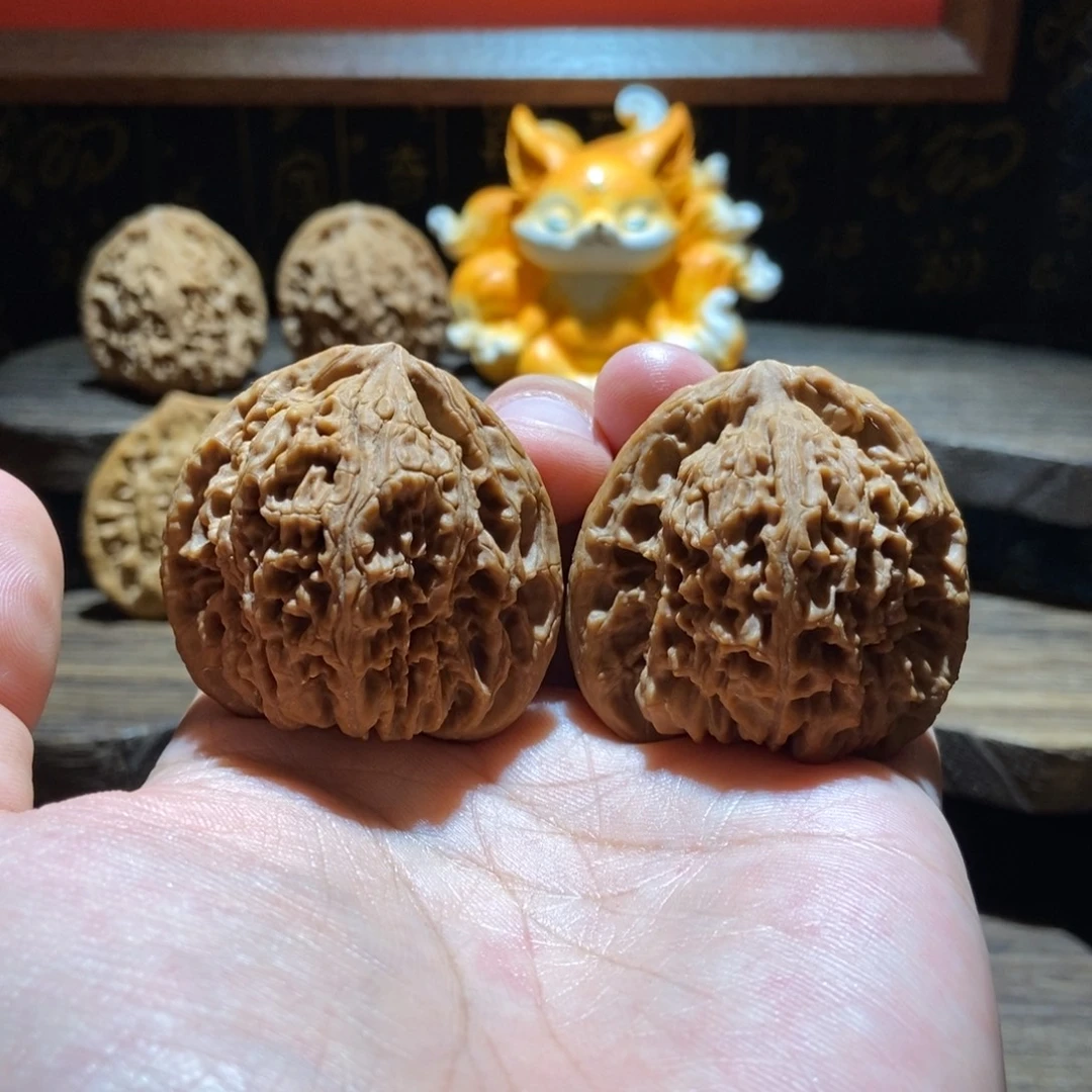 卯***刻文玩核桃把件涿鹿南将石