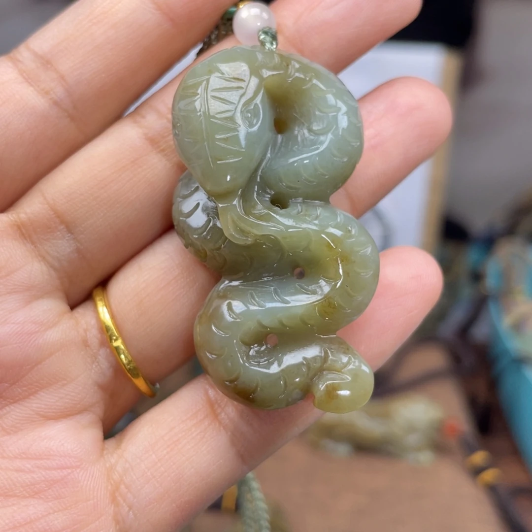 和田玉颈饰未镶嵌