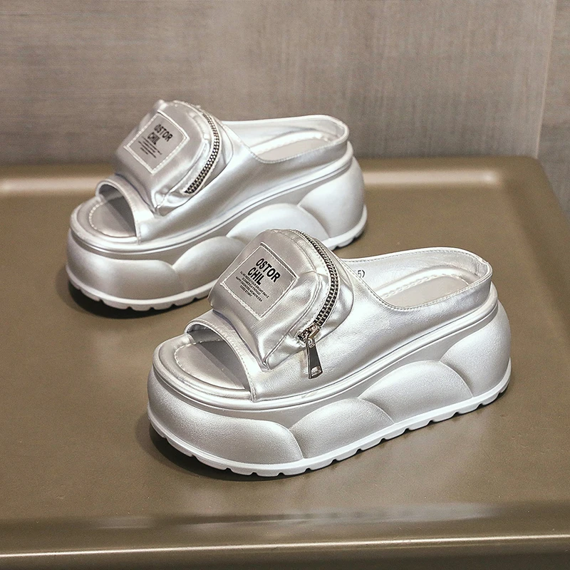 网红踩屎感厚底松糕拖鞋女夏季新款仙女风外穿面包百搭休闲凉拖鞋