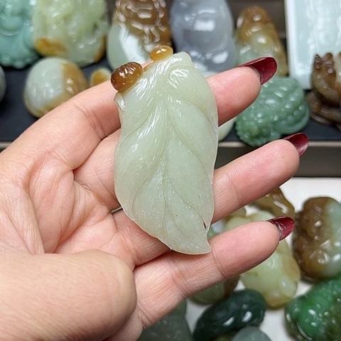 和田玉颈饰未镶嵌龍**人