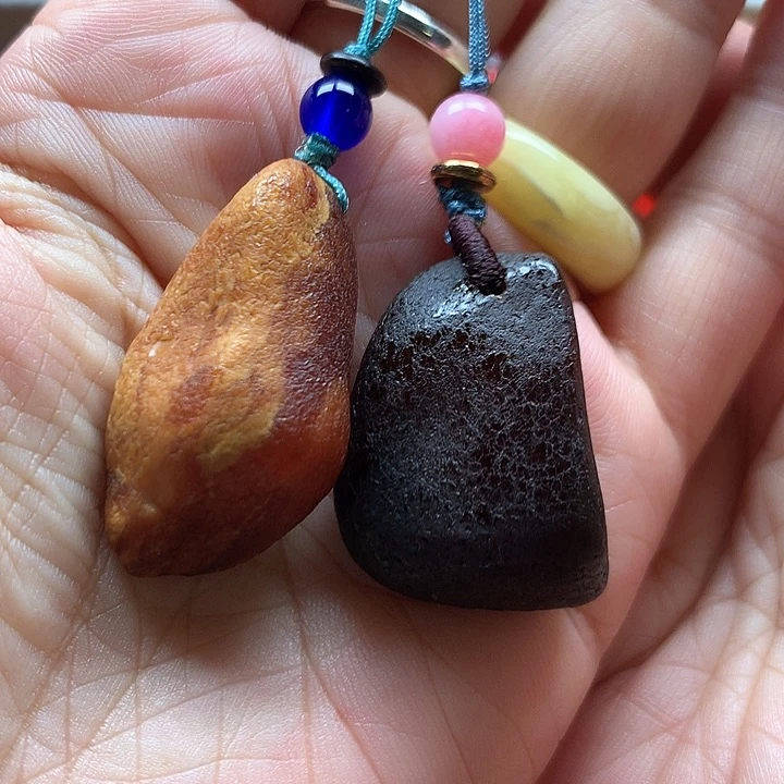 杜***晶未镶嵌琥珀裸石手机挂件