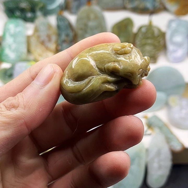 翡翠颈饰未镶嵌翡翠