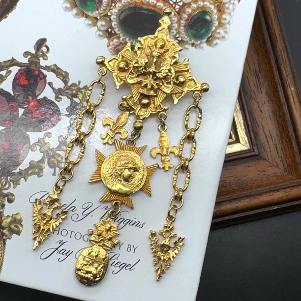 合金胸针 哇哦中古 复古 Vintage 重工素金法产浮雕人像流苏胸针