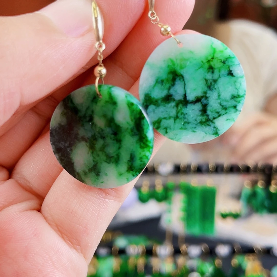 18K金镶嵌翡翠耳饰