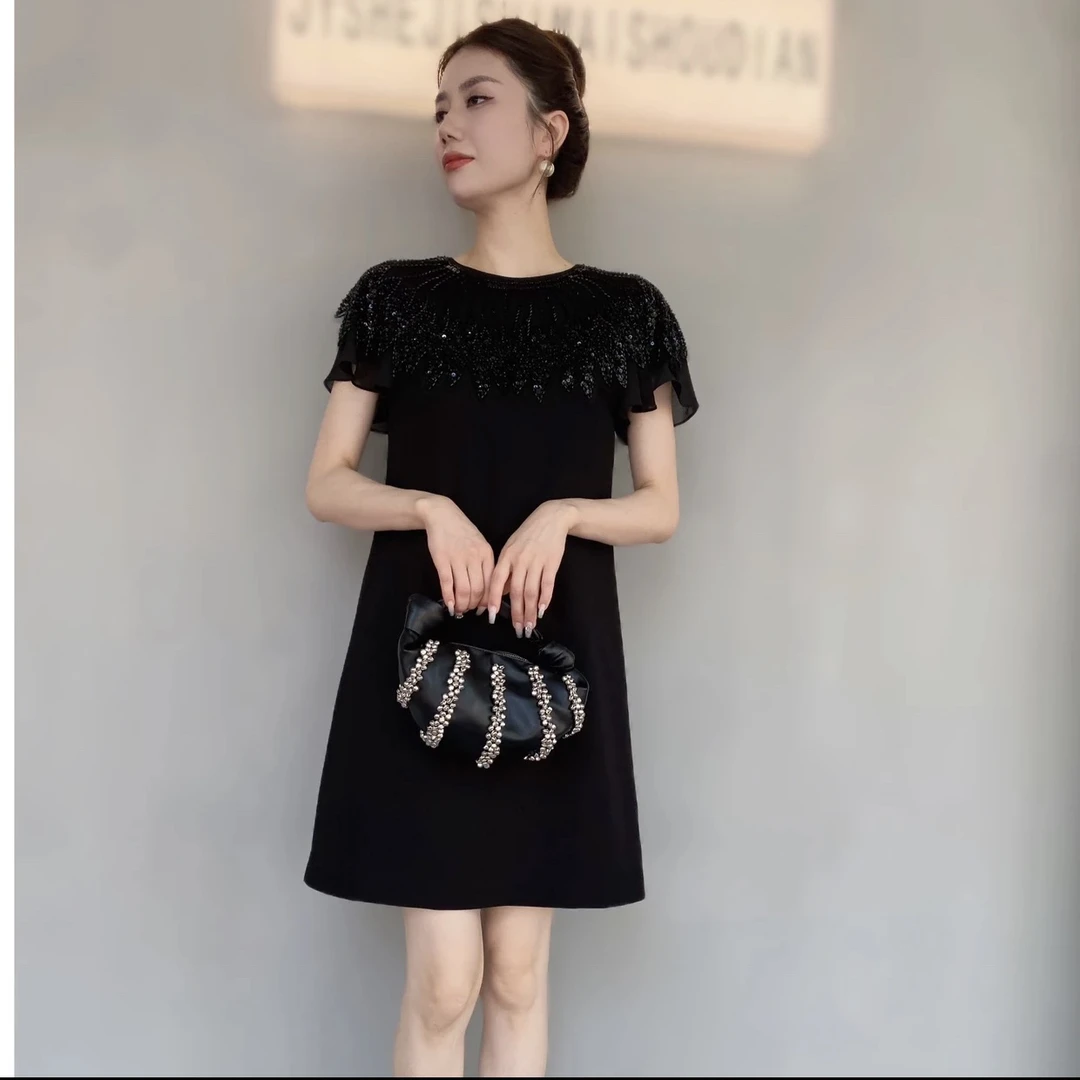 【俊英】2025夏季时尚款高端重工钉珠亮片圆领收腰气质名媛小黑裙