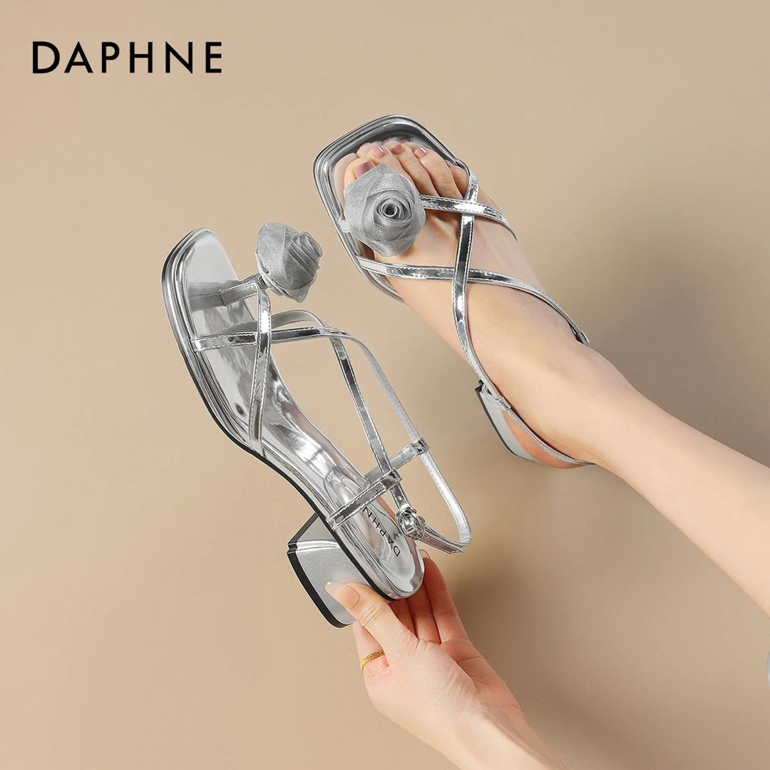 达芙妮高级感法式交叉带凉鞋女款夏季新款搭配裙子气质优雅高跟鞋