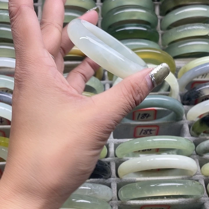 蛇纹石玉未镶嵌手镯185