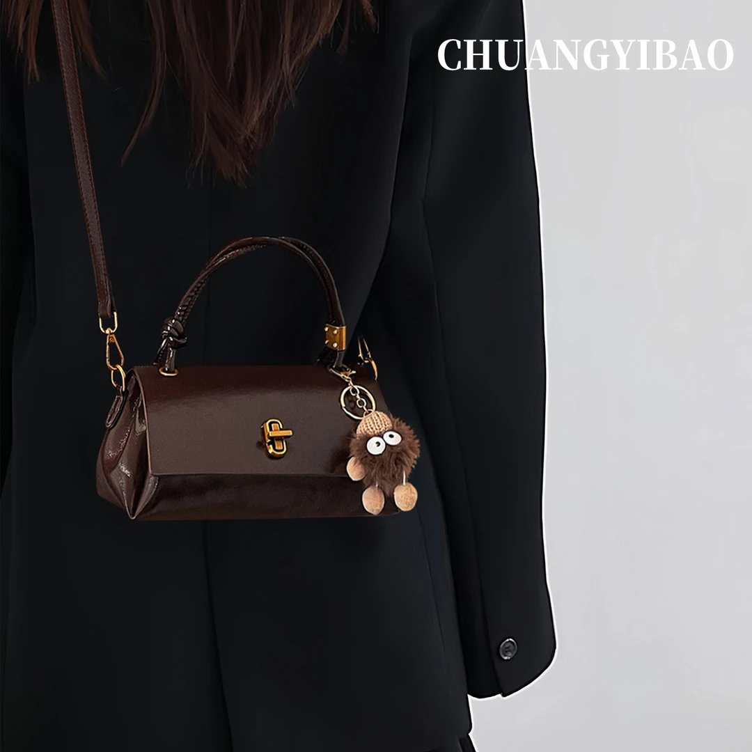 秋冬咖色超火小包包女式2025新款轻奢小众高级感巨好看斜挎小方包