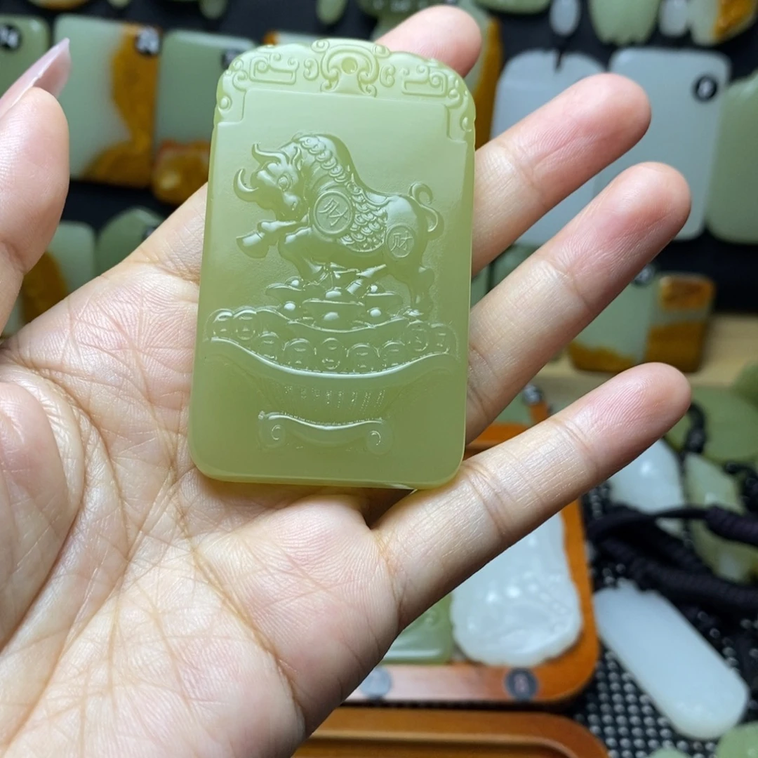 晴*晴方解石玉牛生肖牌子