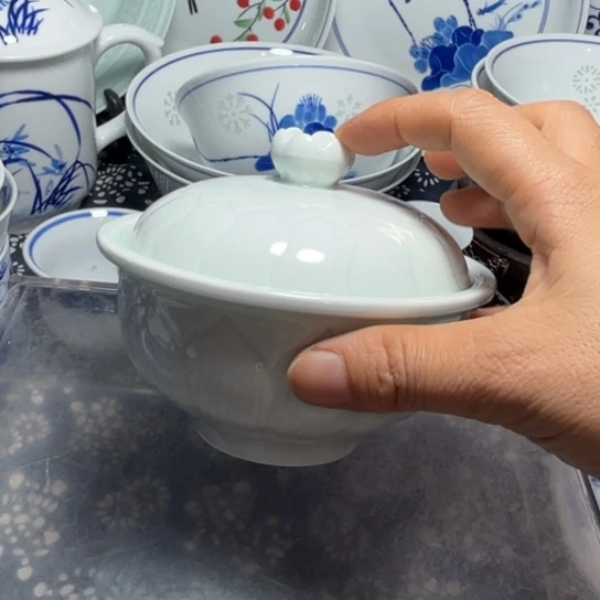 影青釉雕刻荷花小炖盅