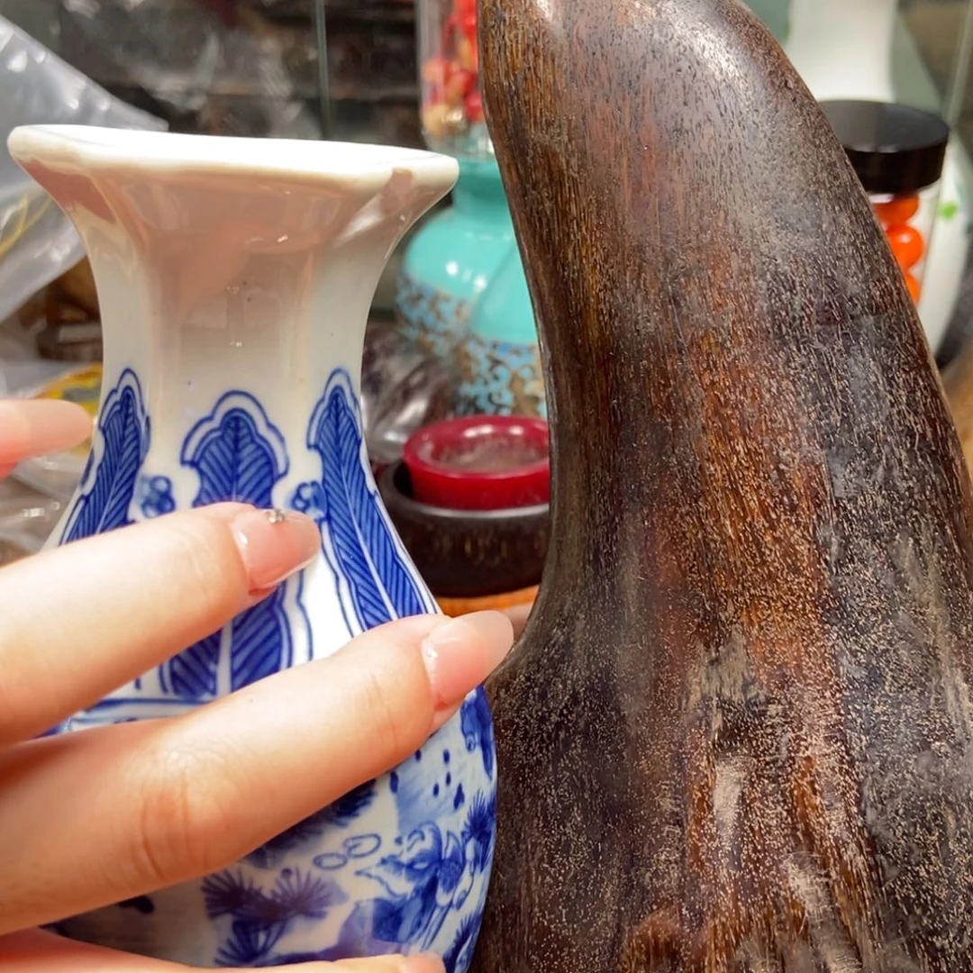 主播节目主持人和主持人等职务上有