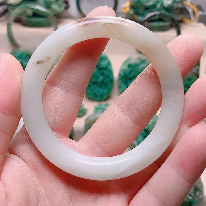 独山玉未镶嵌手镯