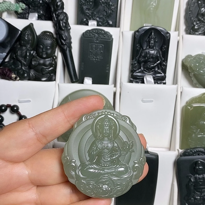 颈饰未镶嵌和田玉（青玉）