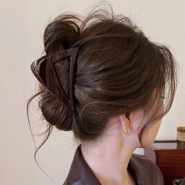 韵予巧克力色抓夹鲨鱼夹女2025新款倒三角高级感夏发夹R006