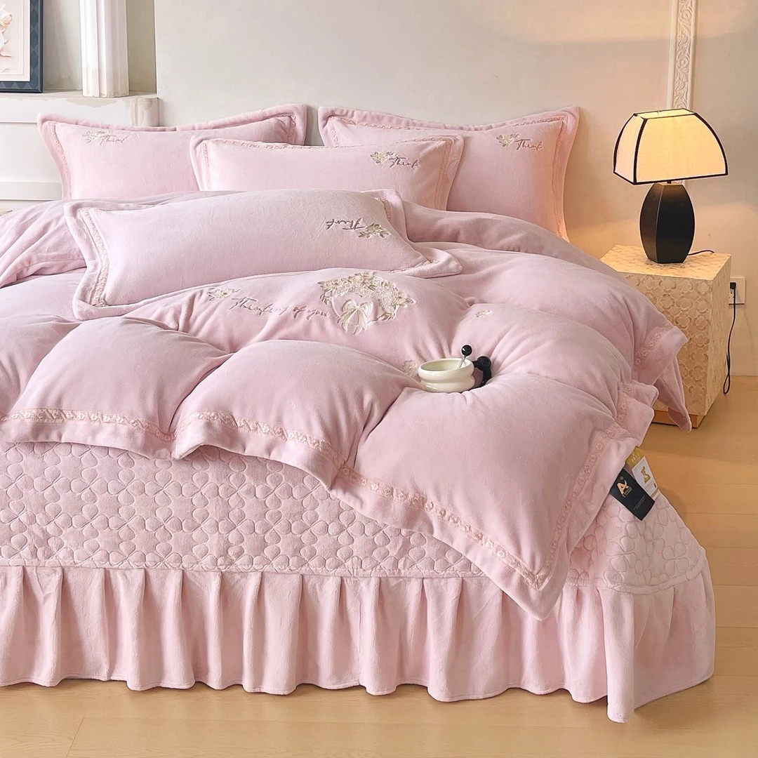 冬季新款加厚防寒牛奶绒精品刺绣床盖四件套