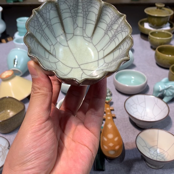 龙泉青瓷官窑花口杯