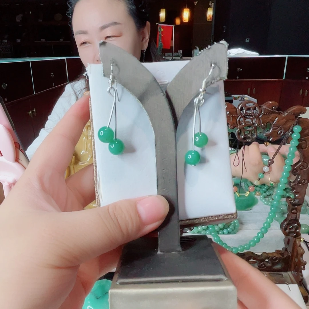 颈饰未镶嵌密玉（石英质玉）