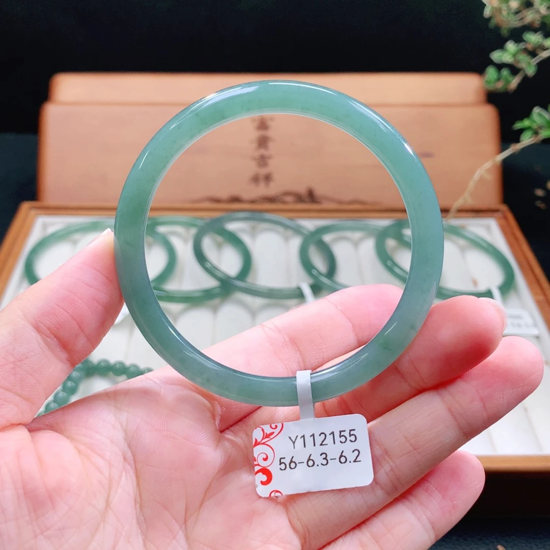 翡翠手镯（圆镯）未镶嵌
