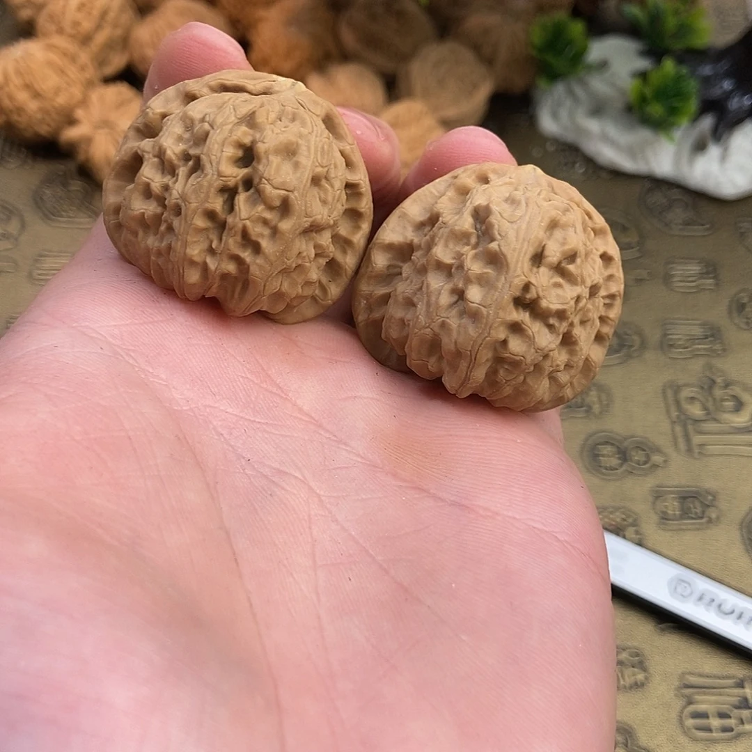 核桃三角白37尺寸编号073（福利价）微瑕疵