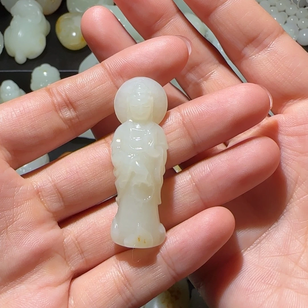 H***哥和田玉未镶嵌颈饰